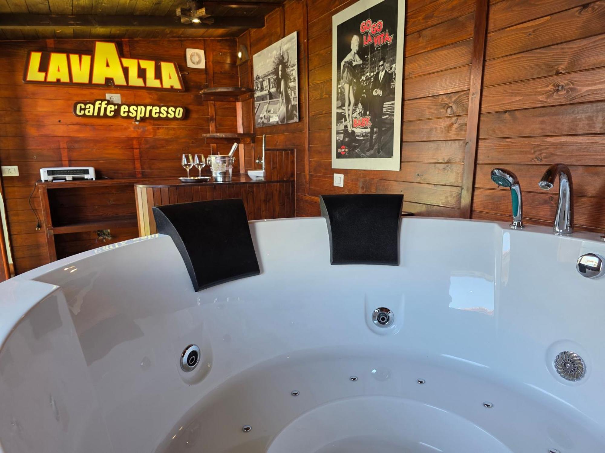 Attico Con Jacuzzi E Giardino-cagliari Appartamento