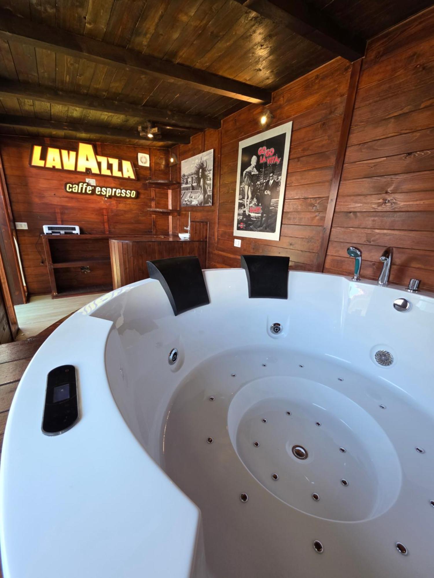 Attico Con Jacuzzi E Giardino-cagliari *
